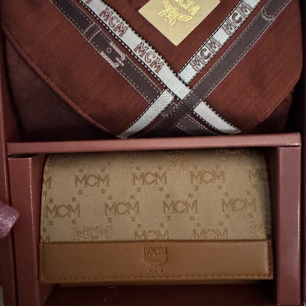 🆕MCM vintage scarf & Card Holder Set - Picture 6 of 8
